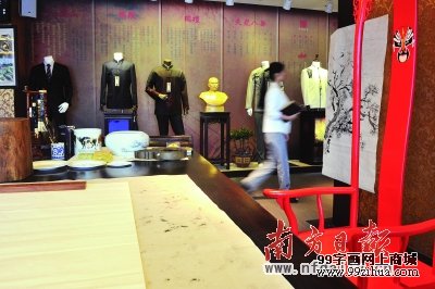 国内首家服饰文化沙龙会所以沙龙形式展现蕴含中华文化元素的服饰。南方日报记者 王云 摄